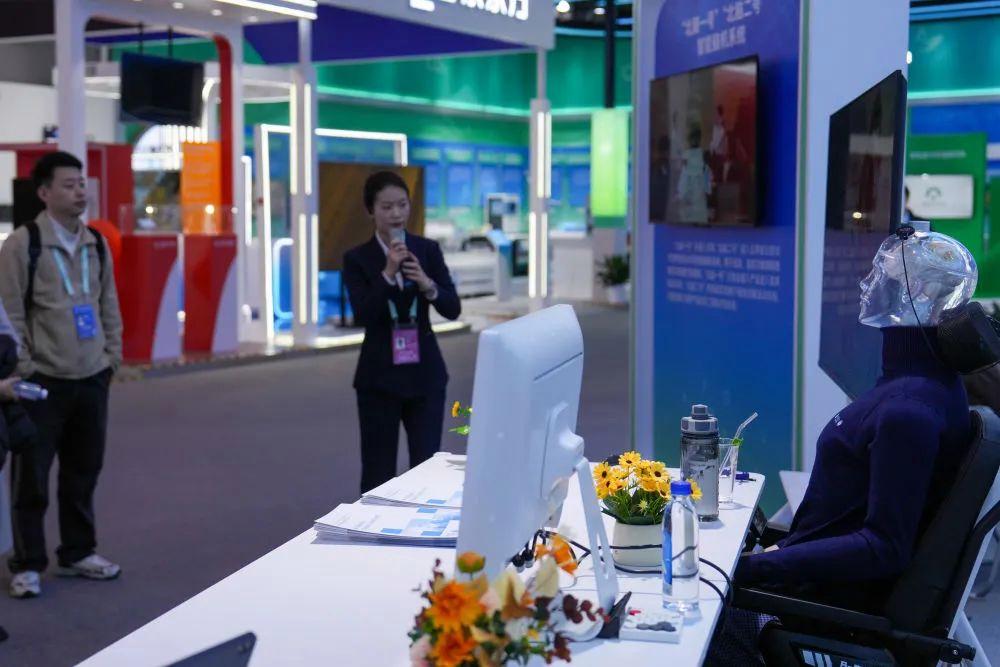 新华社｜中关村探“新”：看得见、摸得着、走起来！AI“硬科技”助残新力量